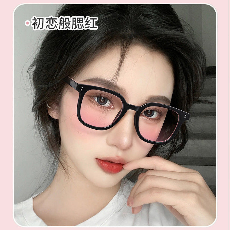 腮红眼镜女小红书同款