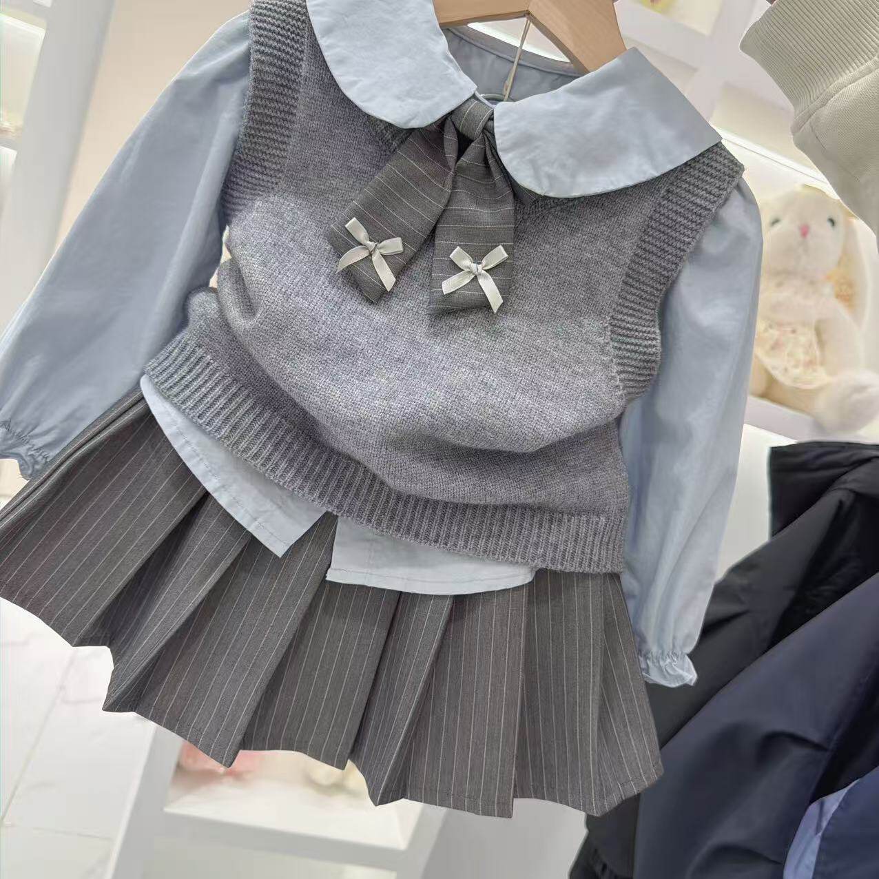 女童秋季学院风针织马甲衬衫百褶裙蝴蝶结三件套装时尚百搭