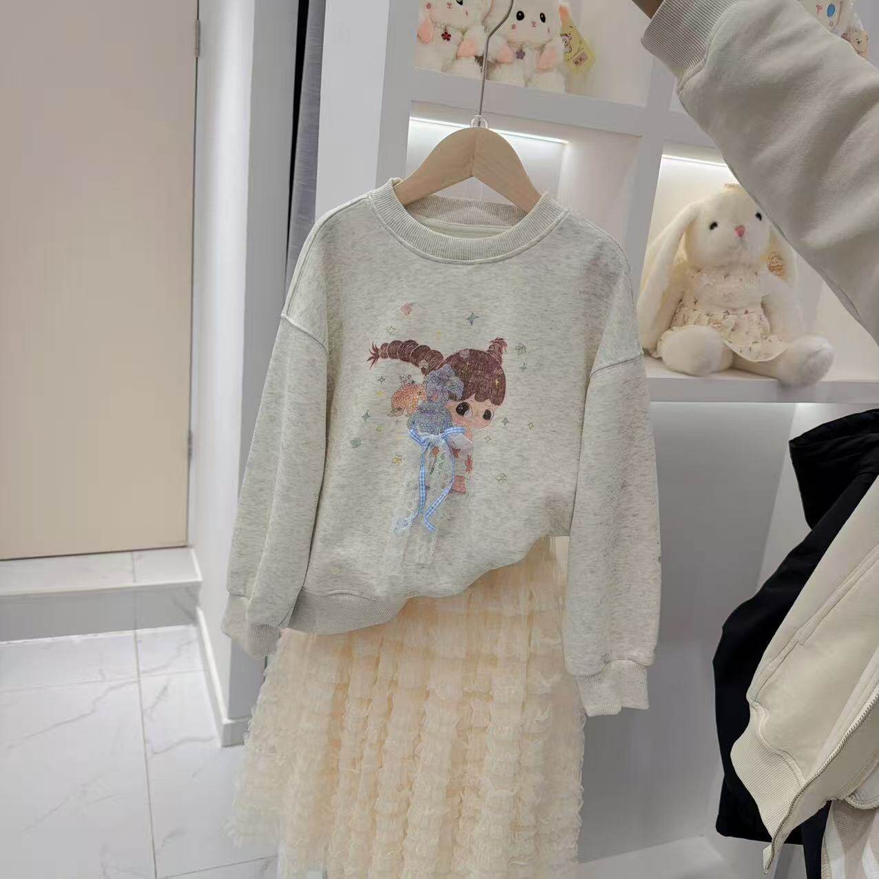 韩系慵懒风手绘卡通印花圆领卫衣女秋季宽松洋气套头上衣