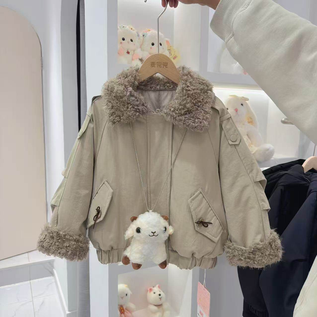 羊羔毛翻领棉服女冬季加厚保暖宽松外套卡其色棉衣