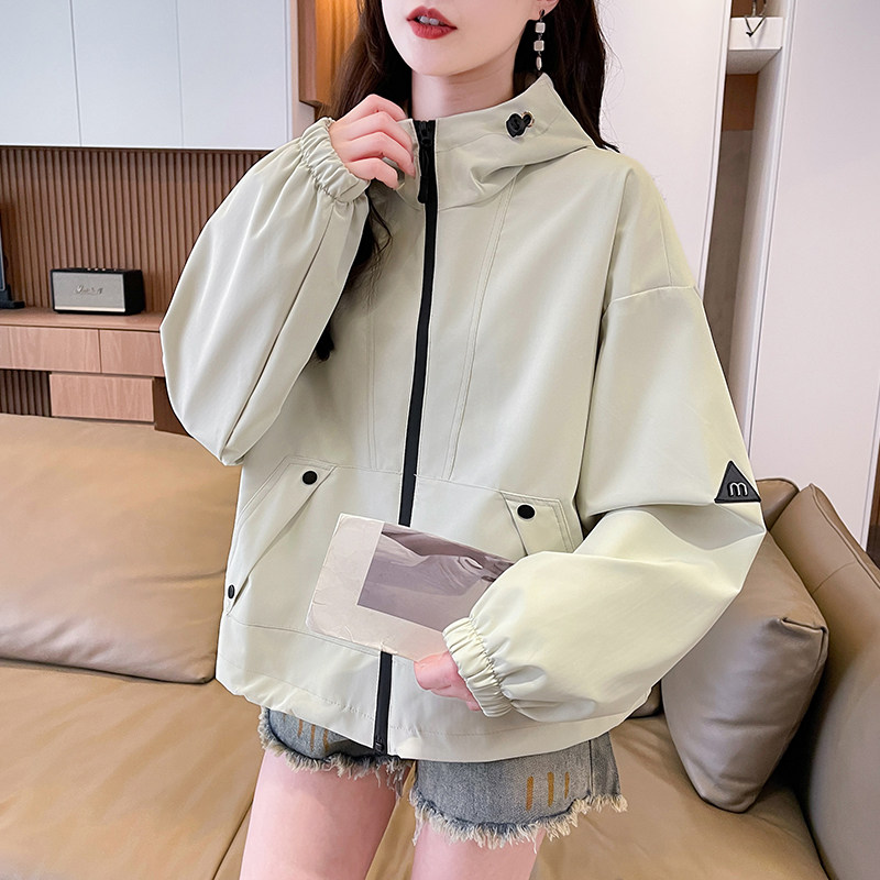 宽松百搭冲锋衣外套女秋季2026新款初中高中学生连帽韩版运动夹克