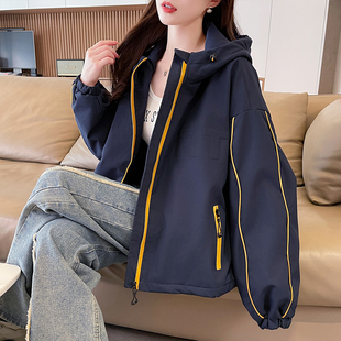 连帽户外冲锋衣外套女冬季2025新款初高中学生小个子短款加厚棉服