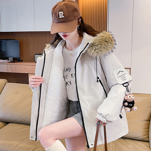 加绒加厚冲锋衣外套少女冬季新款初高中学生美式小熊挂件毛领棉服