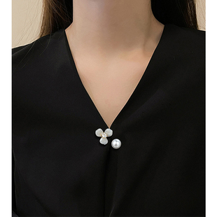 MeraCoco超仙鸢尾领口防走光神器珍珠胸针扣精致固定衣服别针配饰