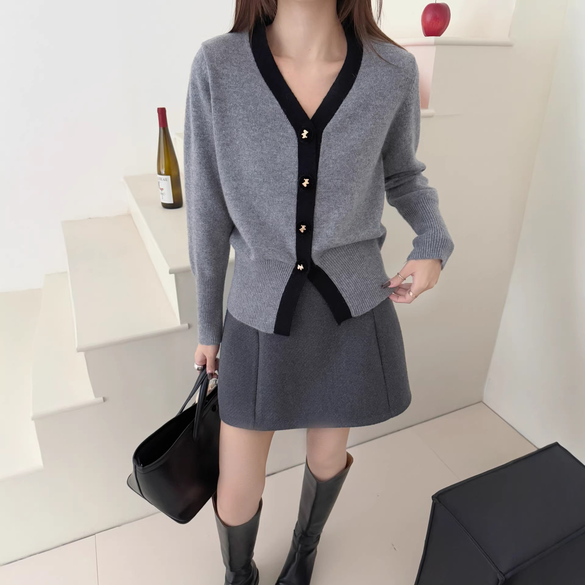 2026春装新款羊毛v领拼色小开衫外套灰色洋气毛衣高端小资针织女,女装/女士精品,毛衣,淘宝优惠券,粉丝福利购,淘宝优惠卷