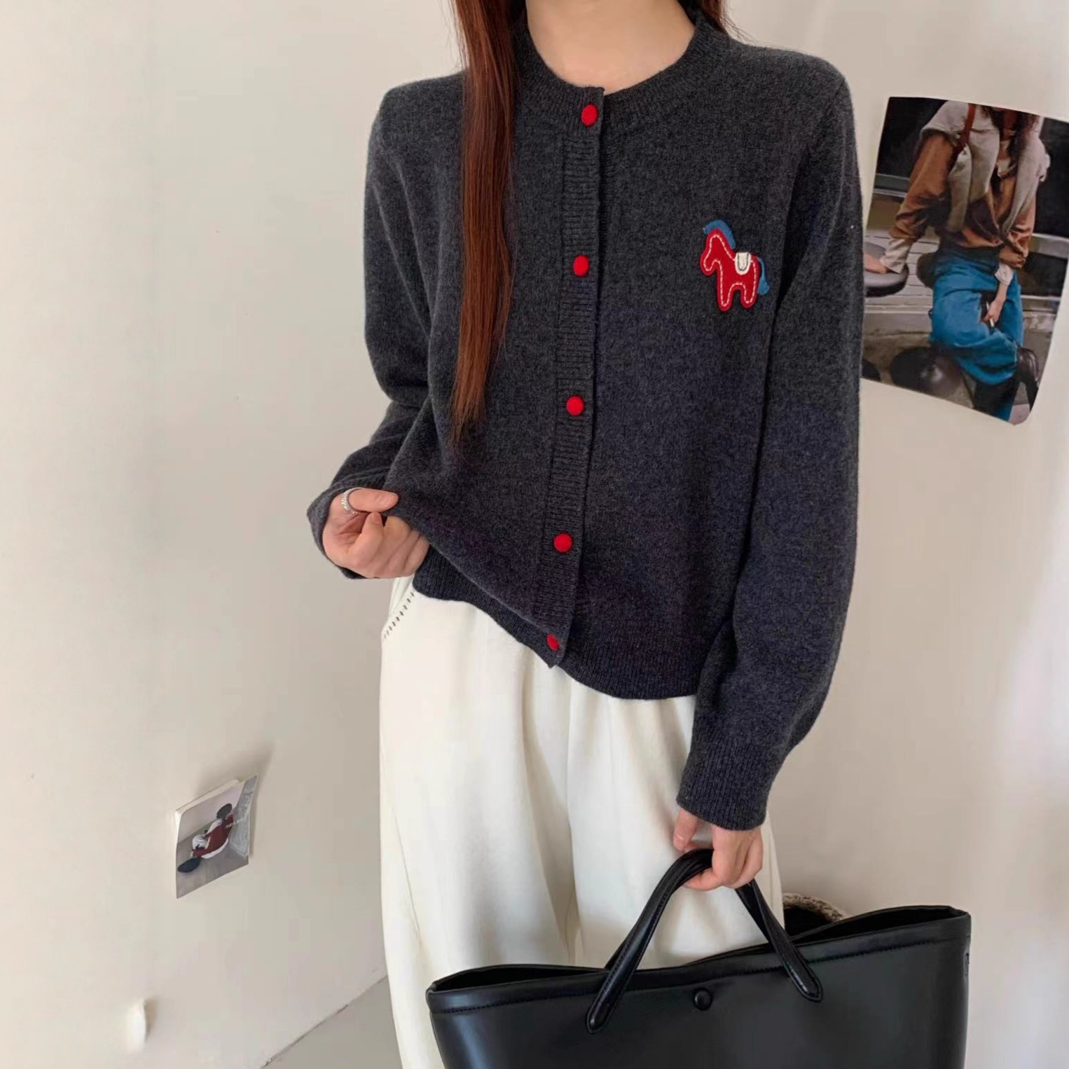 新年红色羊毛衫女秋冬新款刺绣马本命年毛衣100%羊毛针织开衫外套