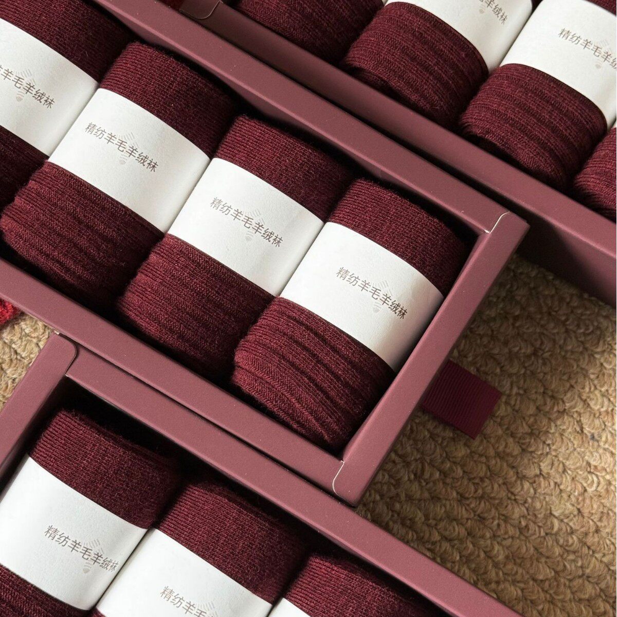 山羊绒袜子女红色本命年袜情侣中长筒袜新年袜圣诞礼马年女