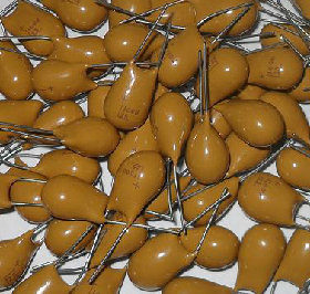 A-33U-25V 直插钽电容  立式黄色电容  33U-25V  全新原装 可直拍