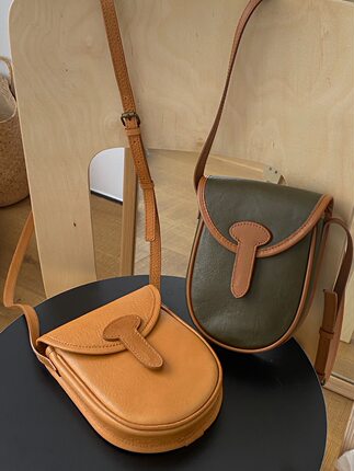 MochaHome 两色中古风拼色牛皮夏日手机挎包马鞍形