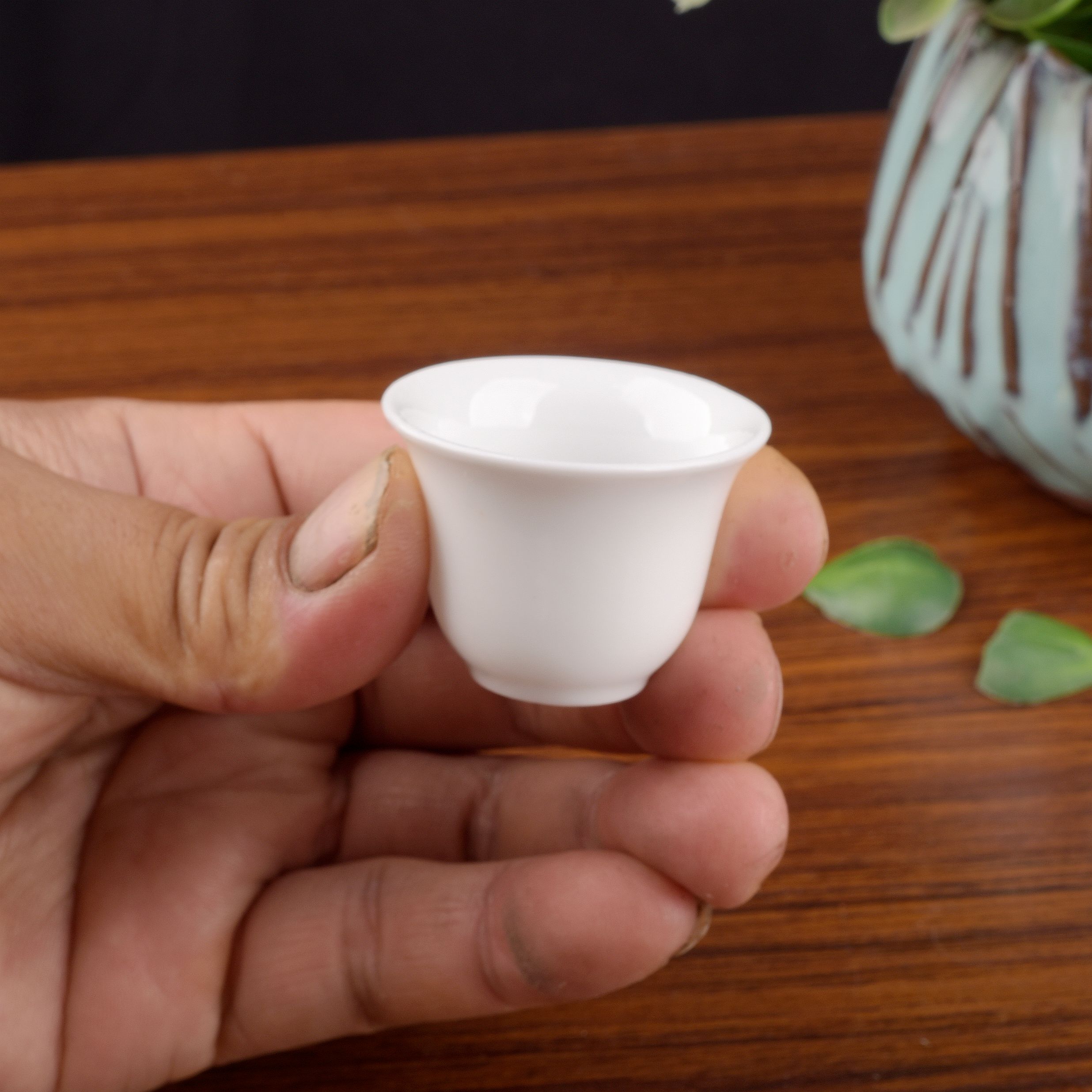 纯白陶瓷小酒杯家用老式