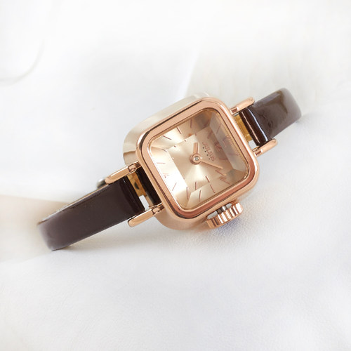 聚利时2025新款小巧女款日韩腕表