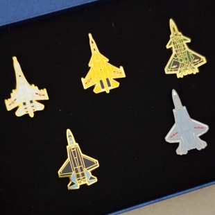 航展飞机模型胸针合金徽章航空文创纪念品 包挂件礼盒套装