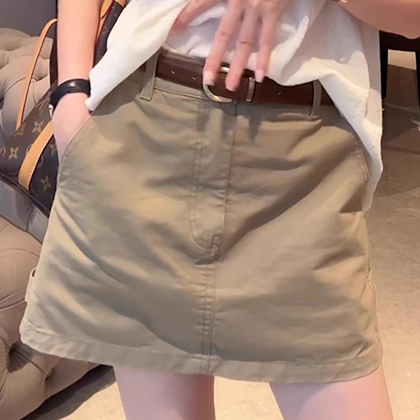 美式复古卡其色短裙女夏季新款小个子高腰显瘦百搭包臀a字半身裙