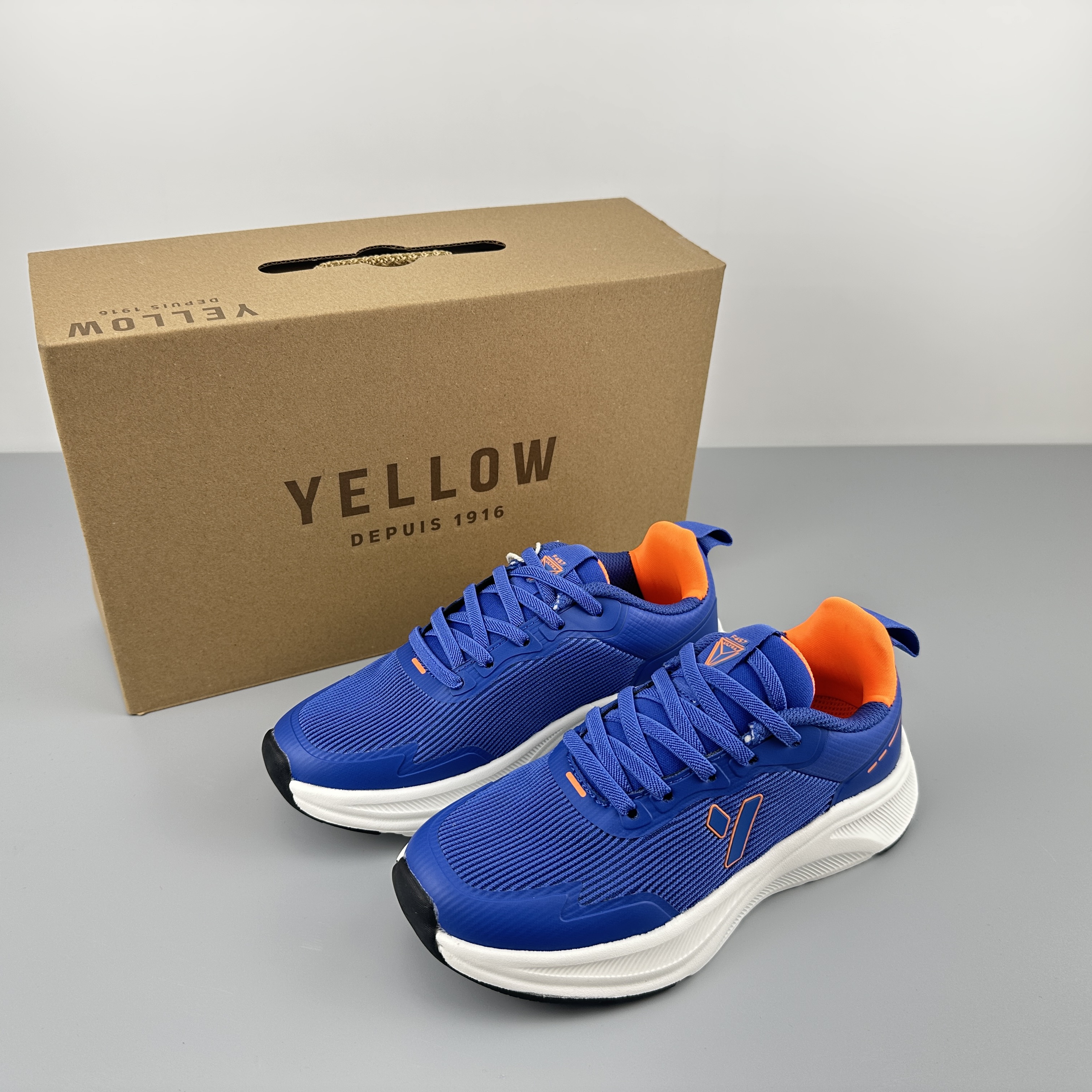 外贸原单出美国男童运动鞋轻便防滑跑步鞋网面透气中大童休闲鞋