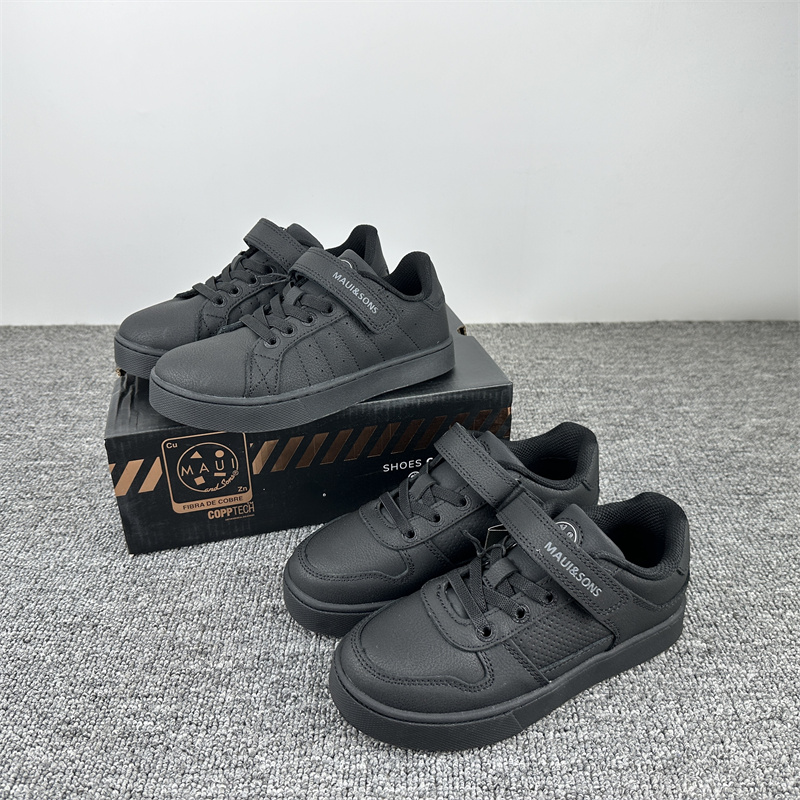 外贸原单出美国男童运动鞋防滑耐磨小学生休闲鞋黑色真皮滑板鞋