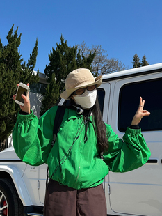 小众表妹 2023春运动露营短款宽松休闲防晒衣短棒球服外套女冲锋