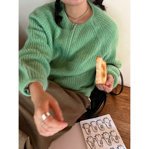 小众表妹显白绿色浣熊绒外穿开衫女软糯糯温柔慵懒宽松外搭毛衣
