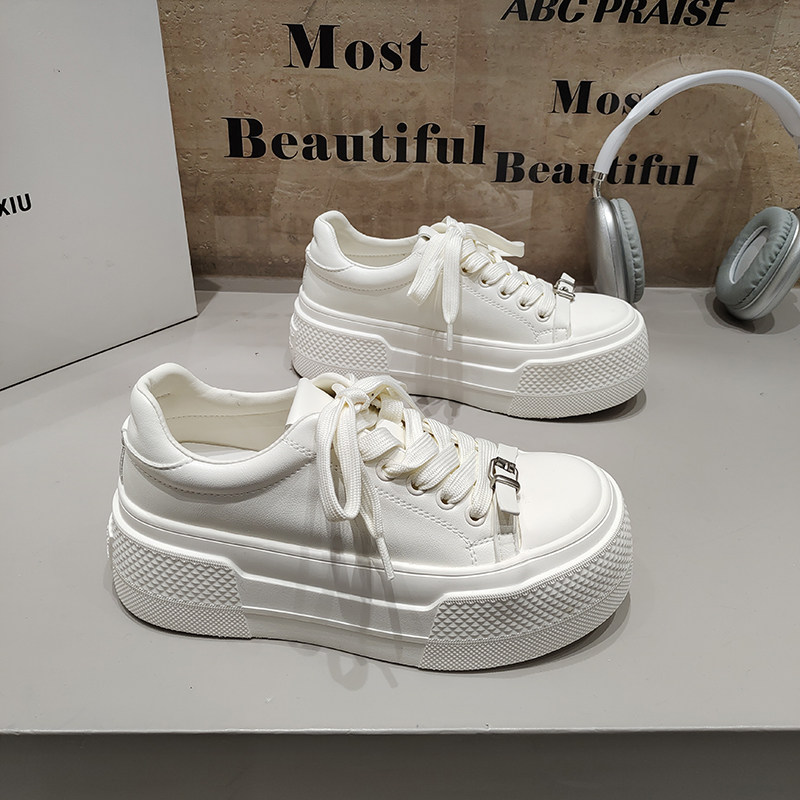 巴宝秀圆头厚底滑板鞋低帮绑带皮带扣韩版女鞋2026春款小白鞋学院