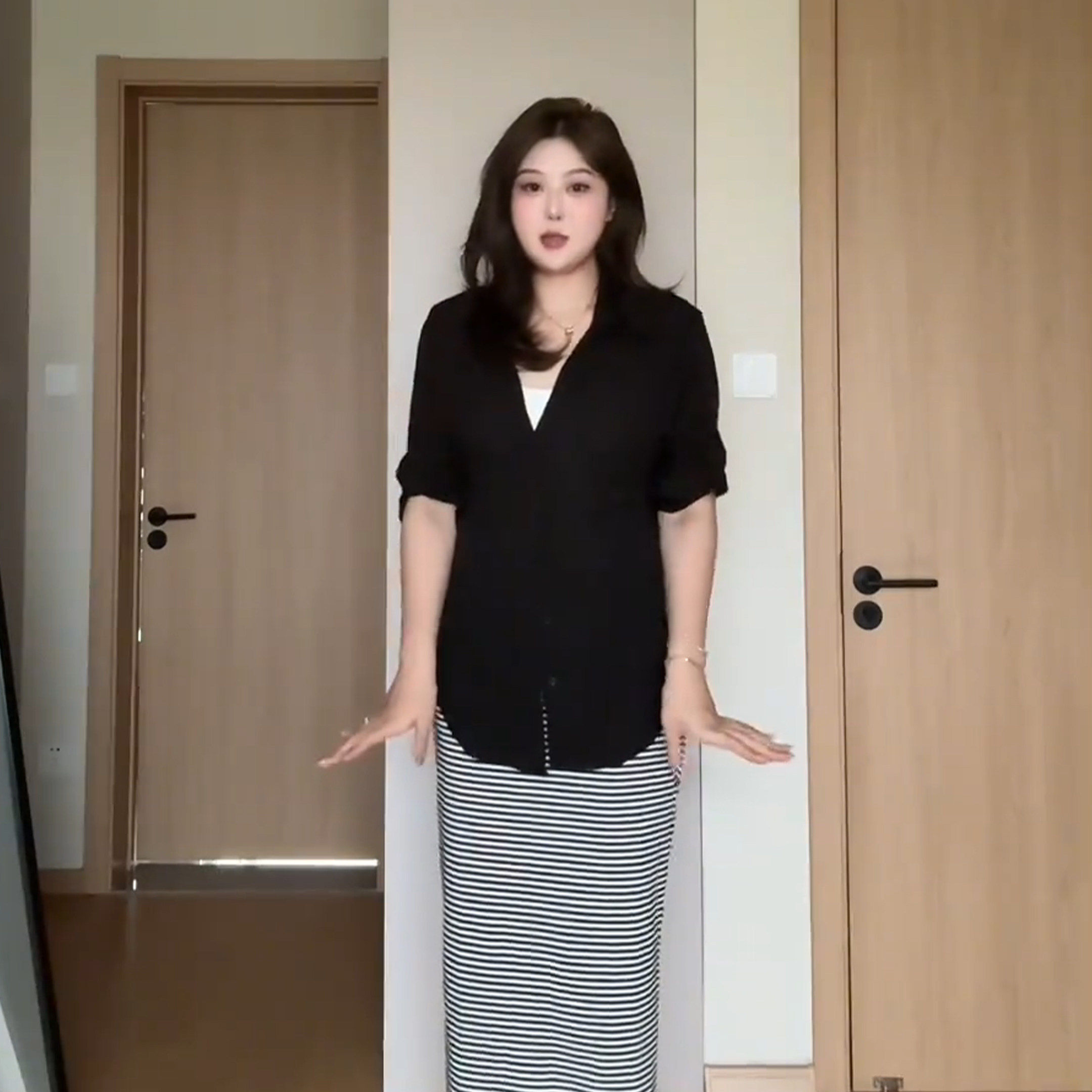大码胖MM休闲风不规则长袖衬衫女夏季新款修身显瘦半身裙两件套装