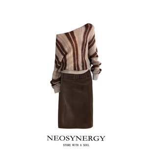 女秋气质显瘦半身裙两件套装 大码 胖mm韩系辣妹斜肩条纹宽松针织衫