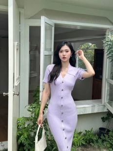 法式小香风针织包臀连衣裙，凸显锁骨线条，露出天鹅颈，收身显瘦