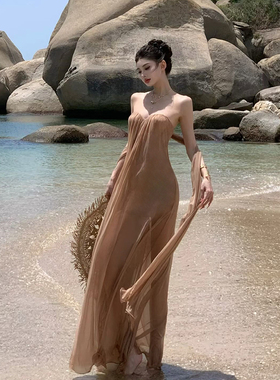 怪诞女孩 海岛度假风褶皱网纱抹胸连衣裙女 放量飘逸沙滩修身长裙