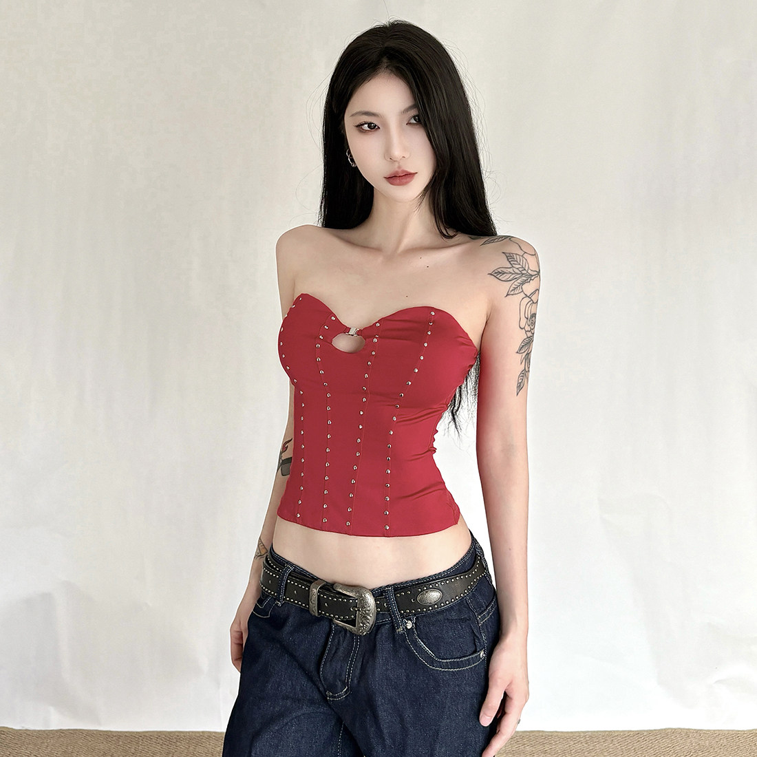 怪诞女孩 辣妹设计感铆钉金属扣镂空抹胸女 修身显瘦内搭外穿上衣,女装/女士精品,抹胸,淘宝优惠券,粉丝福利购,淘宝优惠卷