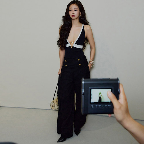 Jennie同款撞色挂脖背心长裤套装
