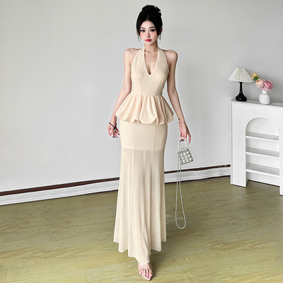 名媛高级感花苞V领挂脖连衣裙女