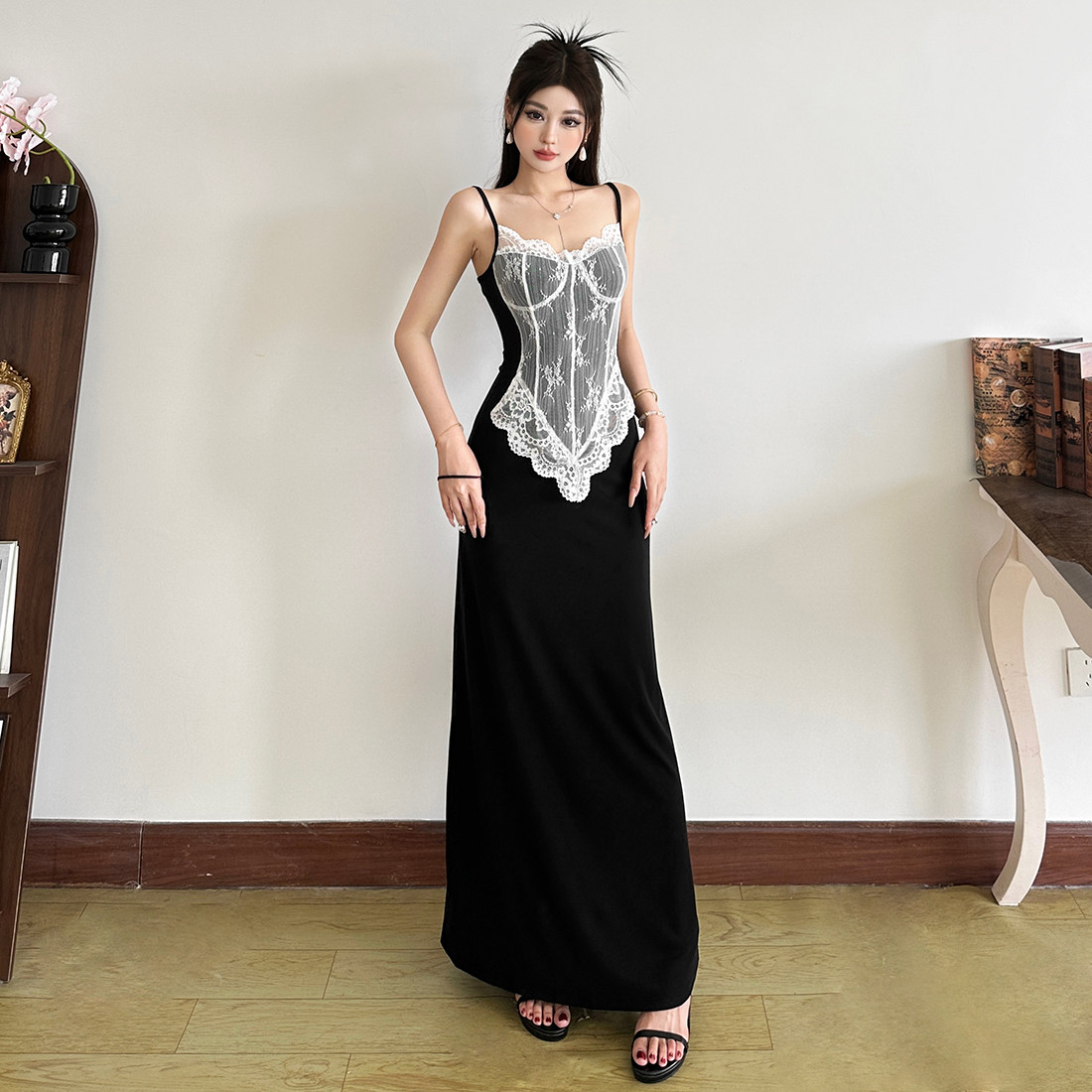 怪诞女孩 优雅高级感蕾丝拼接吊带连衣裙女 气质修身收腰包臀长裙