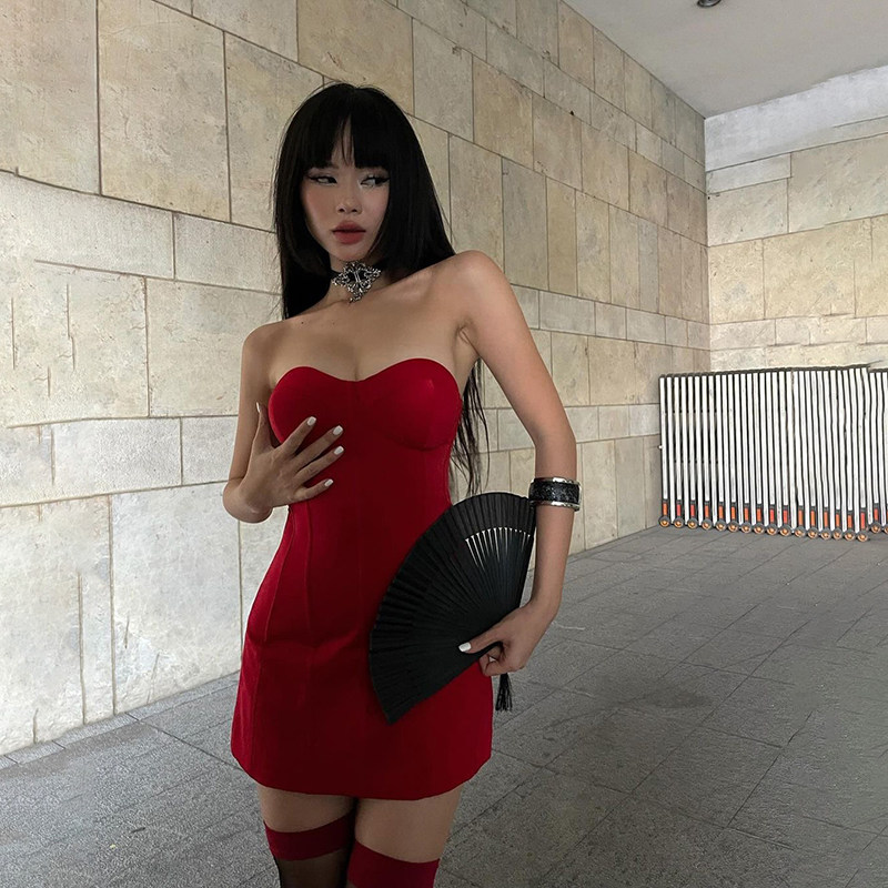 钓系辣妹性感小V领抹胸连衣裙女