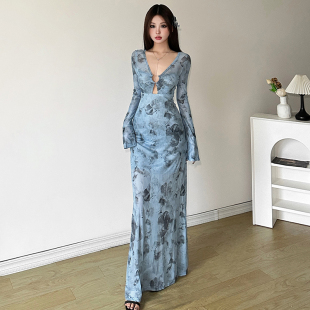 V领镂空性感长裙 连衣裙女 怪诞女孩 度假风纯欲蓝色扎染印花长袖