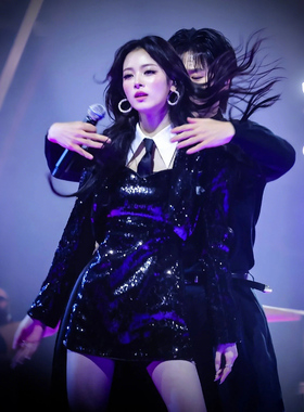 怪诞女孩 MEOVV田中杏奈anna同款亮片吊带连衣裙女 含领结包臀裙