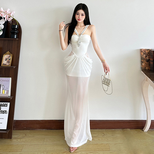 怪诞女孩 缪斯女神纯白V领镶钻挂脖连衣裙女 名媛风性感鱼尾长裙