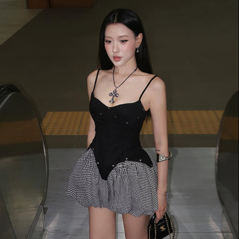 怪诞女孩 港风辣妹铆钉不规则吊带背心设计感格纹花苞短裙两件套,女装/女士精品,时尚套装,淘宝优惠券,粉丝福利购,淘宝优惠卷