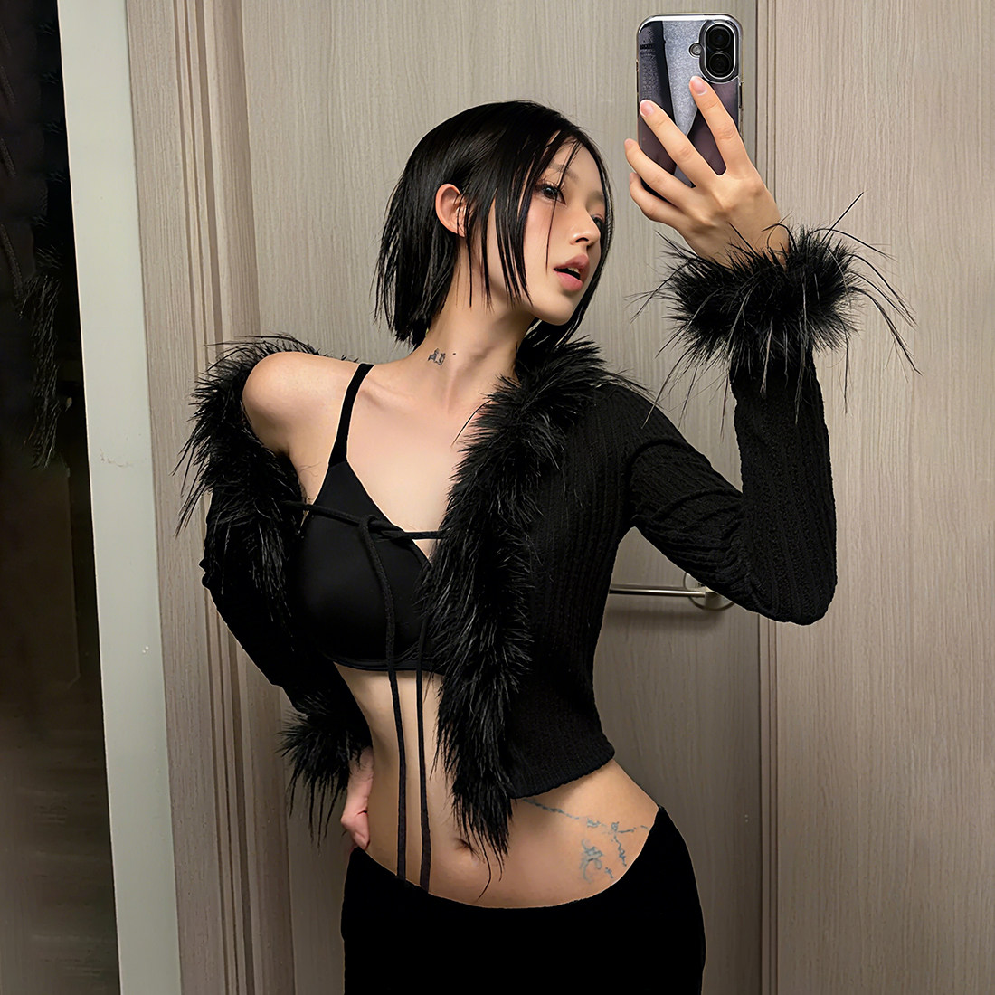 怪诞女孩 涩谷辣妹风毛毛拼接系带长袖T恤女 修身设计感开衫上衣