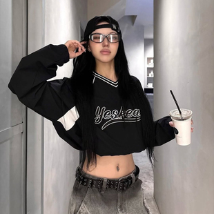 怪诞女孩 美式辣妹风撞色印花V领长袖T恤女 秋季休闲百搭短款上衣