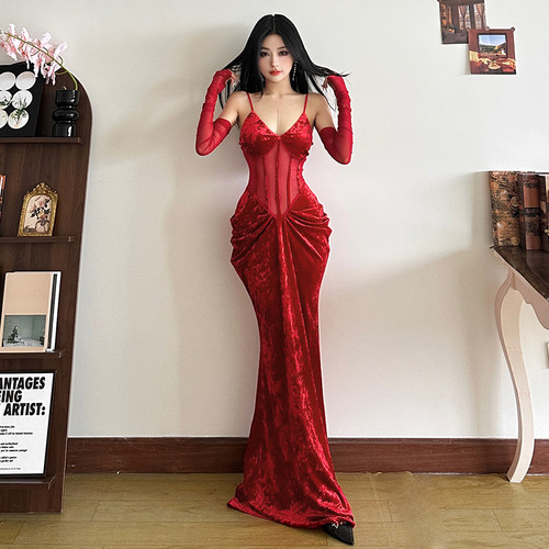 圣诞战袍高级感V领吊带连衣裙女
