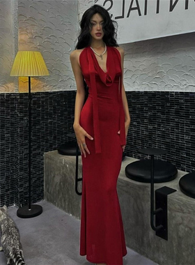 怪诞女孩 宴会bi备气质V领挂脖红色长裙御姐风心机露背显白连衣裙