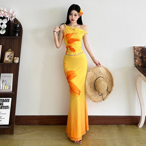 度假风渐变花朵斜肩背心半裙套装