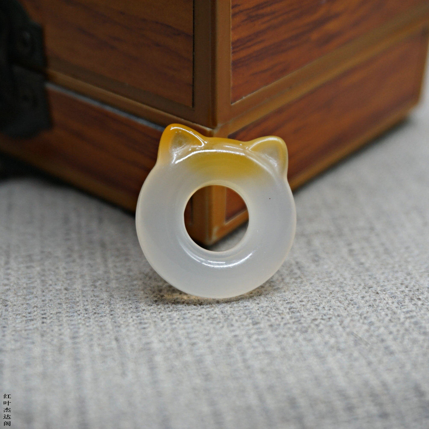 玉石俏色玛瑙小猫黄玉髓猫耳朵玉猫咪吊坠玉石挂坠圈环小猫头女款