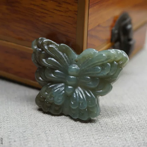 Подвеска из нефрита, ожерелье