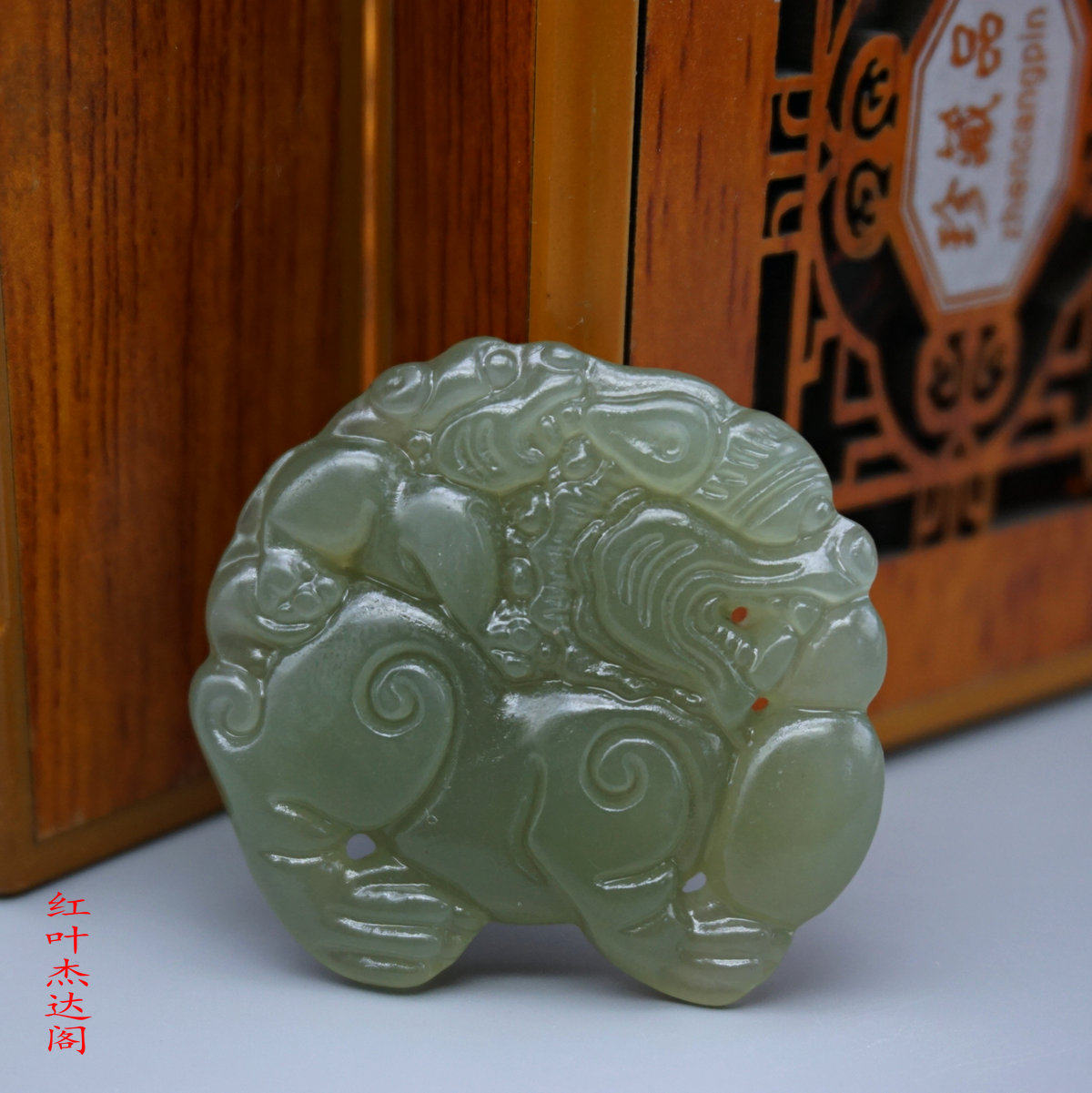 和田玉青白玉母子貔貅精细雕刻