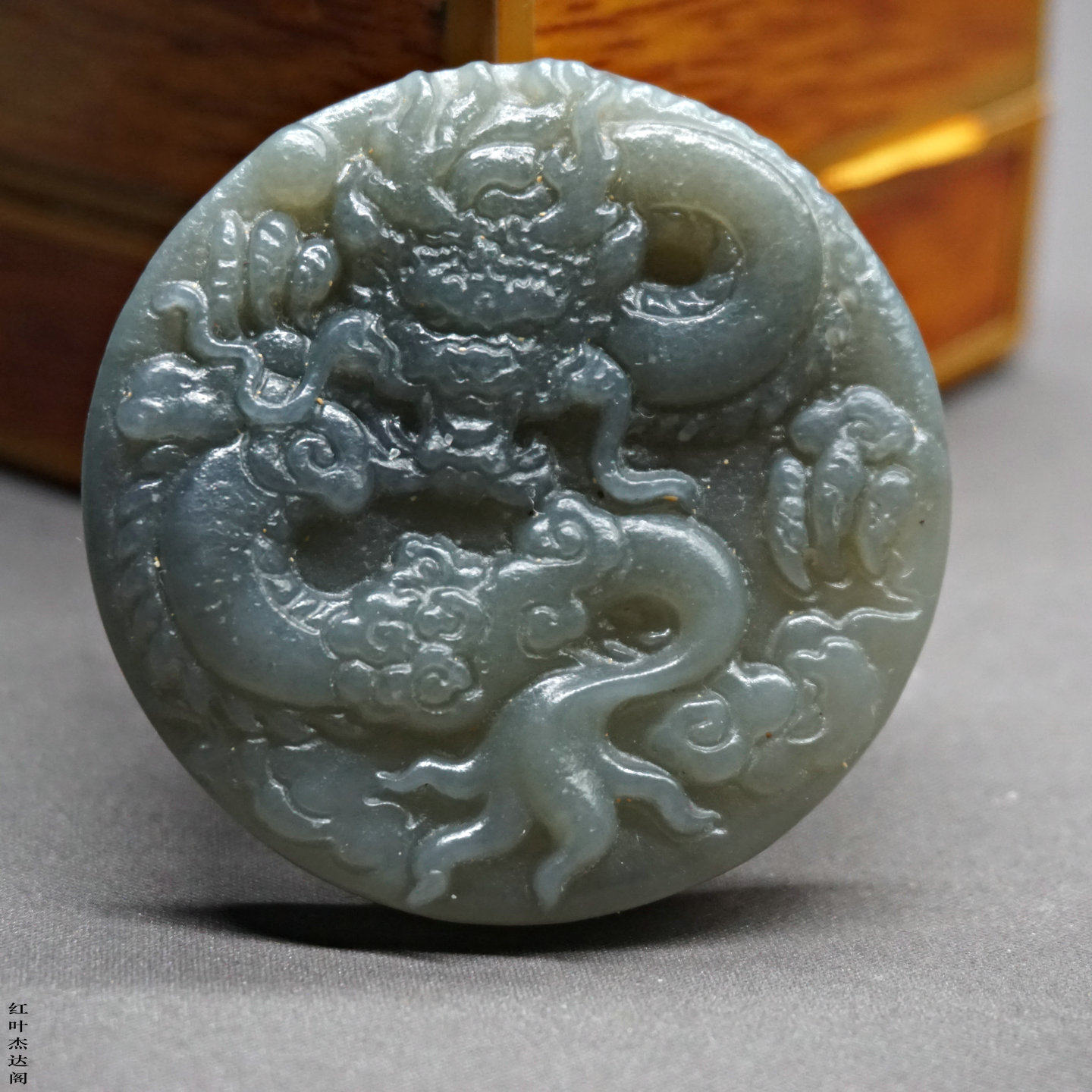 和田玉龙牌吊坠烟青俏色圆生肖龙