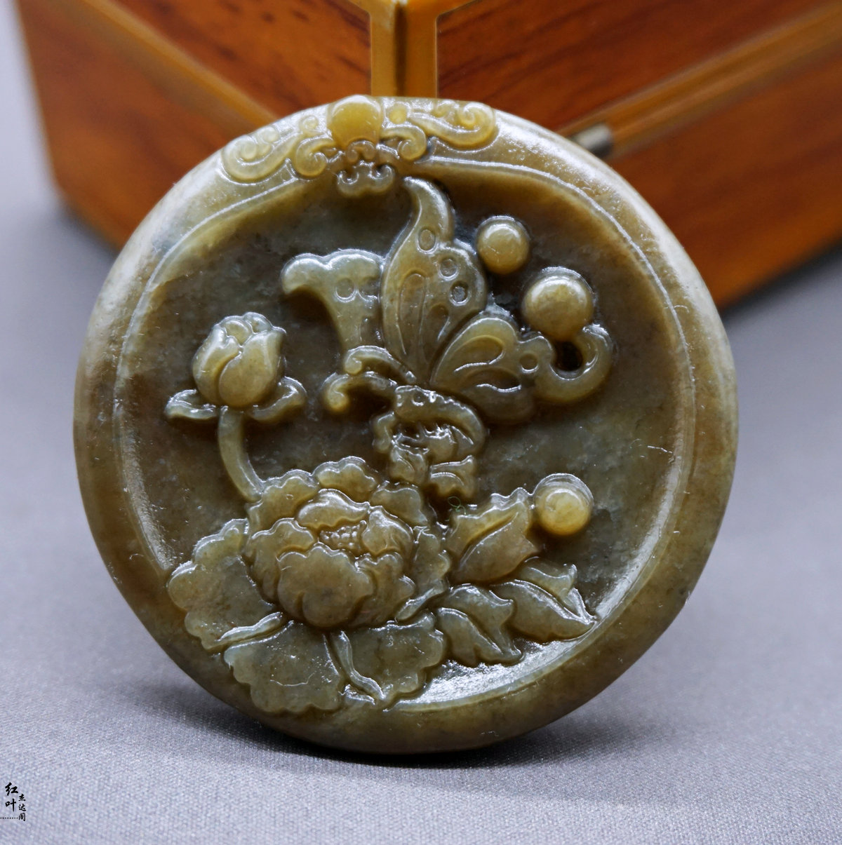 新疆和田玉糖玉吊坠蝶恋花蝴蝶