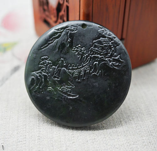 墨绿玉山水圆牌车挂吊坠