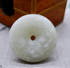 Украшения на шею 天然和田玉青白玉雕刻花纹平安扣吊坠青海料玉平安扣玉挂饰男女款