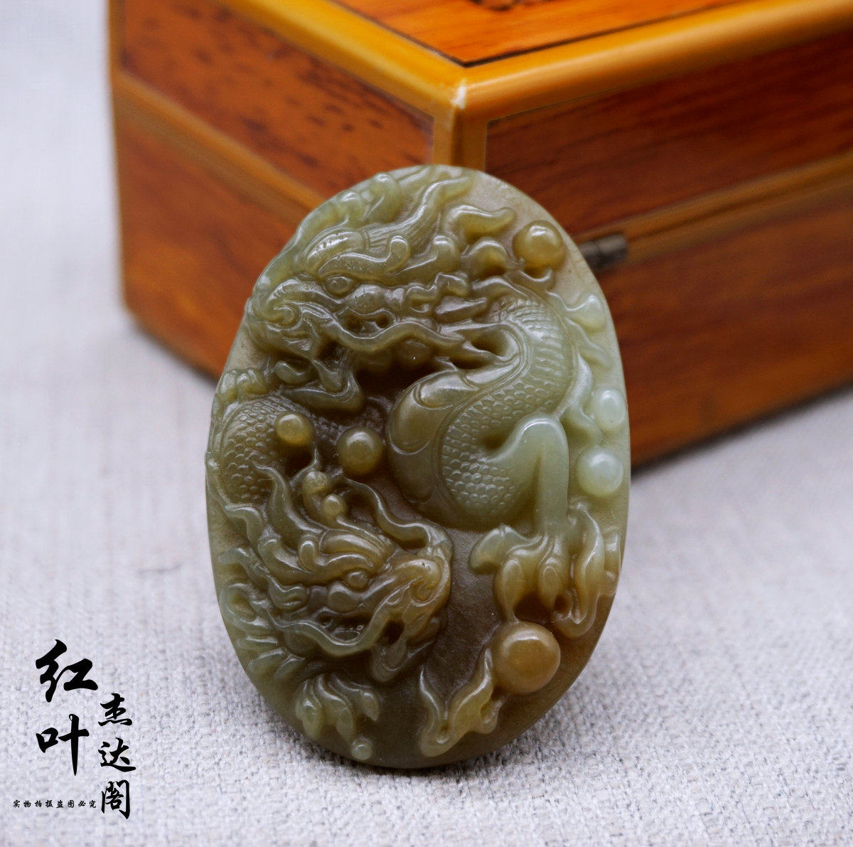 天然俏色双龙戏珠男女新疆和田玉