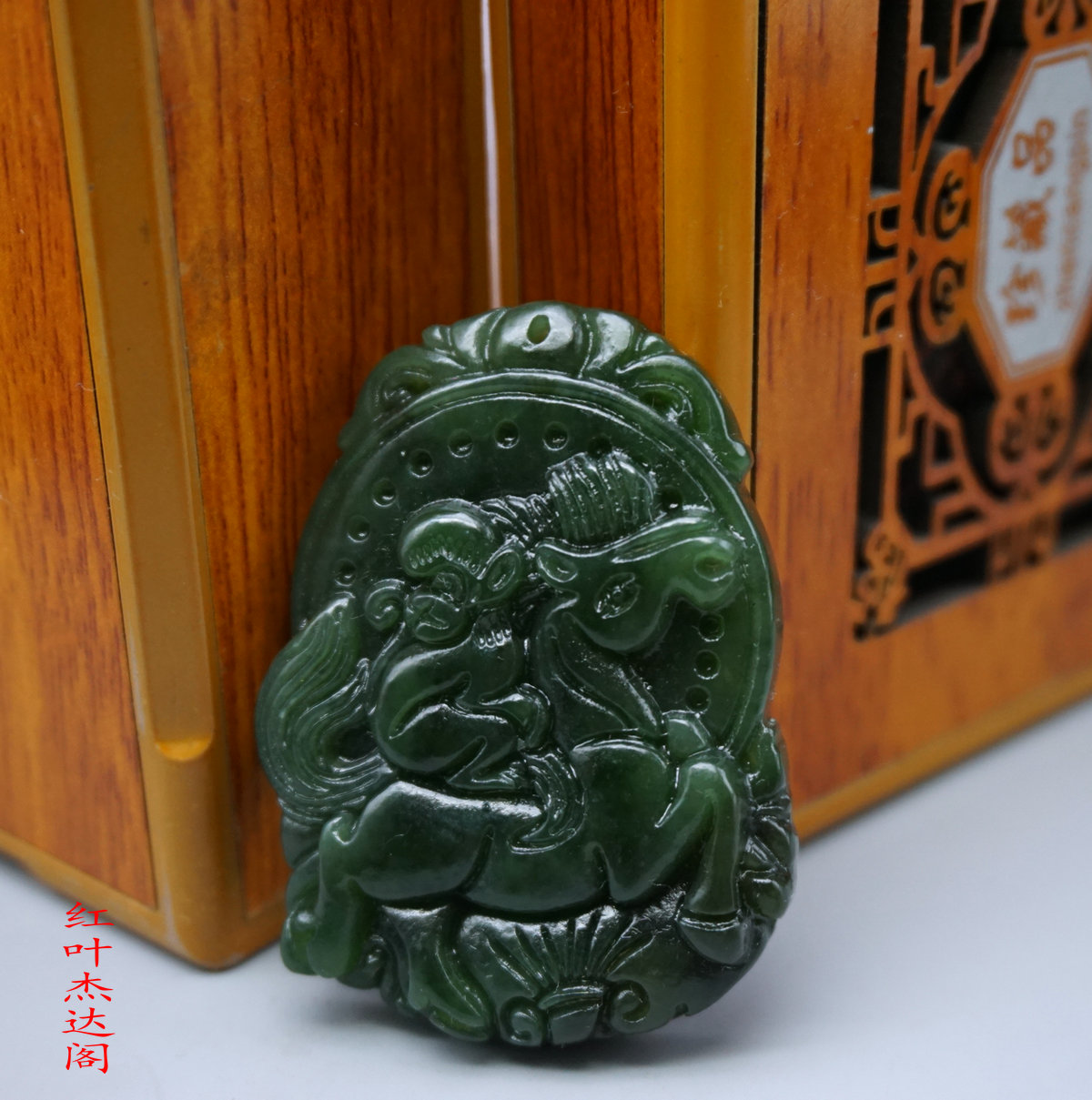 新疆和田碧玉生肖挂件马上封侯玉