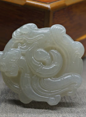 和田玉青白玉游龙戏珠吊坠挂件